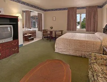 Super 8 By Wyndham St. Louis Area Hotel Belleville
