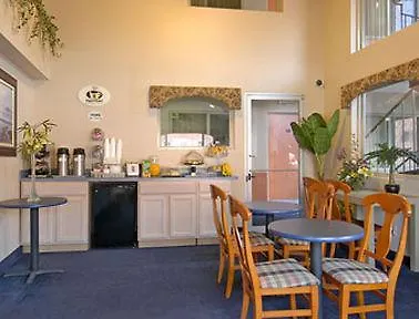 Super 8 By Wyndham St. Louis Area Belleville