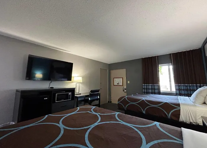 Super 8 By Wyndham St. Louis Area