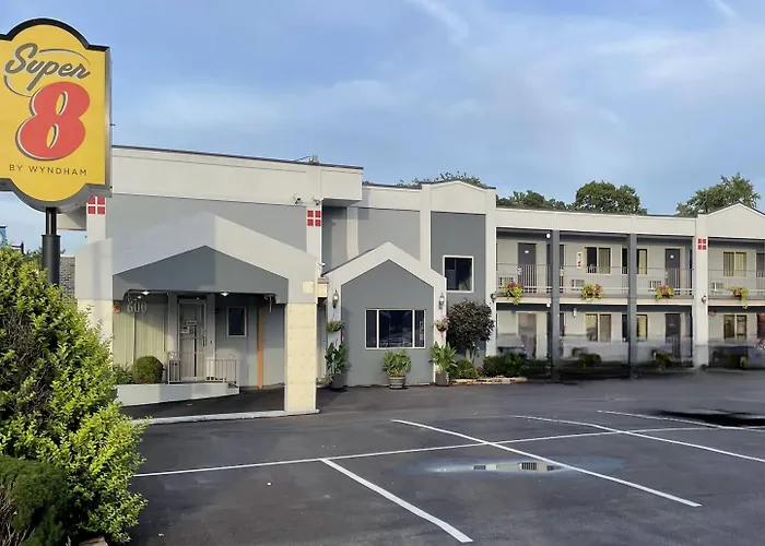Super 8 By Wyndham St. Louis Area Отель 2*