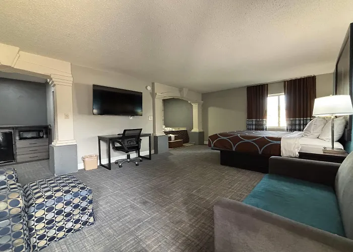 Отель Super 8 By Wyndham St. Louis Area 2*