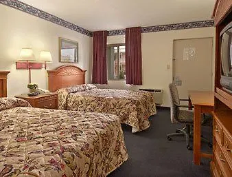 Super 8 By Wyndham St. Louis Area Hotel Belleville