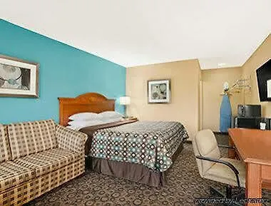 Super 8 By Wyndham St. Louis Area 2*